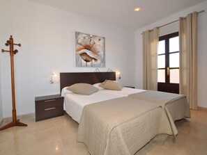 4 Schlafzimmer, Bügeleisen/Bügelbrett, Internetzugang, Bettwäsche