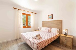 4 chambres, fer et planche à repasser, accès à Internet, literie fournie