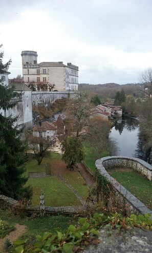 Exterior - GoGreen Cabin in the heart of rural France on a private lake (Saint-Priest-Les-Fougères)