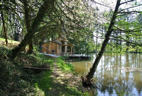 GoGreen Cabin in the heart of rural France on a private lake 