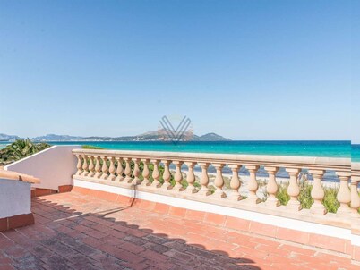 Villa Joy, beach front