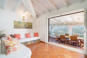 Interior - Villa Corallia - Exclusive  Pool Villa with stunning view over the bay (Torre delle Stelle (Sardinia))