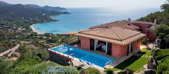 Villa Corallia - Exclusive Pool Villa with stunning view over the bay
