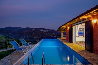 Villa Corallia - Exclusive  Pool Villa with stunning view over the bay