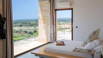 4 slaapkamers, een strijkplank/strijkijzer, internet, beddengoed