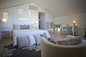 5 bedrooms, in-room safe, desk, soundproofing
