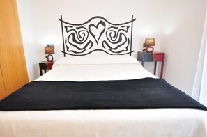 1 bedroom, bed sheets