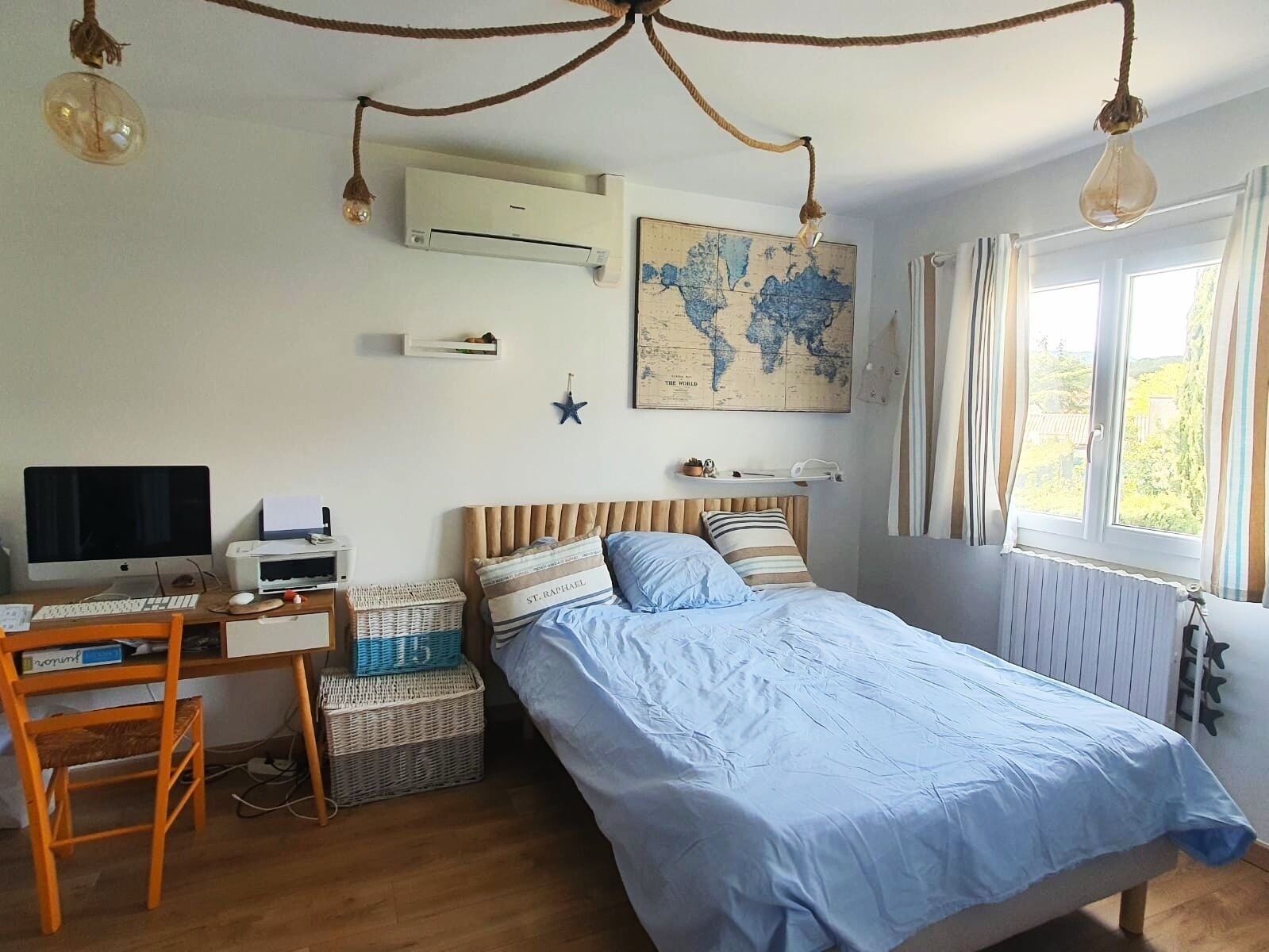 6 habitaciones, tabla de planchar con plancha, wifi y ropa de cama 