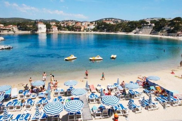 Beach nearby, sun-loungers