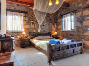 4 bedrooms, in-room safe, iron/ironing board, travel crib