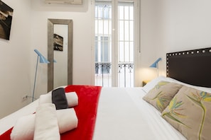 2 chambres, fer et planche Ă repasser