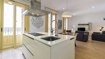 Fridge, microwave, oven, dishwasher