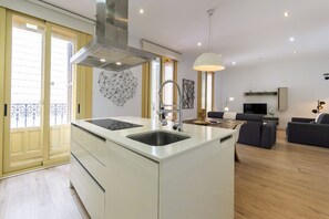 Refrigerador, microondas, horno, lavavajillas