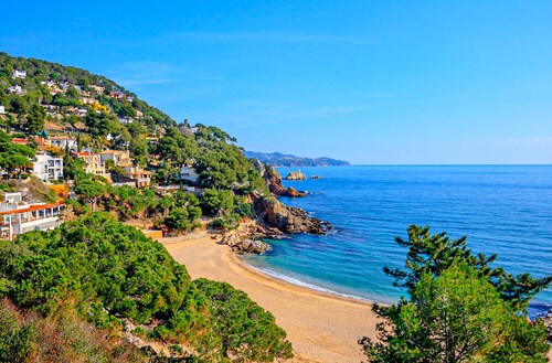 5 pax, vistas puerto blanes, junto a la playa, wifi gratis, excelente ubicación.