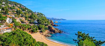 5 pax, vistas puerto blanes, junto a la playa, wifi gratis, excelente ubicación.