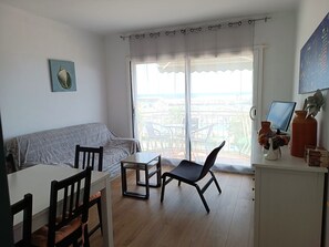 TV - 5 pax, vistas puerto blanes, junto a la playa, wifi gratis, excelente ubicación. (Blanes)