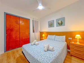 3 bedrooms, free WiFi - 5 pax, vistas puerto blanes, junto a la playa, wifi gratis, excelente ubicación. (Blanes)