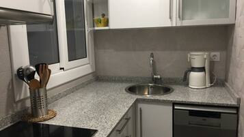 Réfrigérateur, micro-ondes, four, lave-vaisselle