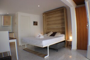 Een strijkplank/strijkijzer, gratis wifi, beddengoed