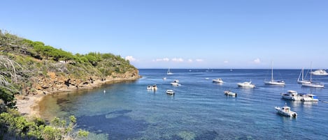 Una spiaggia nelle vicinanze