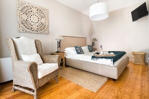 2 chambres, coffre-fort, fer et planche à repasser