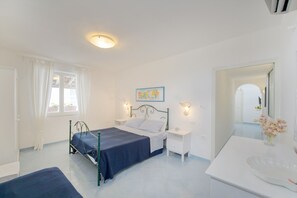 2 slaapkamers, een strijkplank/strijkijzer, reisbedje, wifi