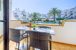 Outdoor dining - JARDINS I 22 Roses (Rosas / Roses)