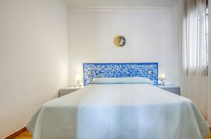 1 bedroom, iron/ironing board - JARDINS I 22 Roses (Rosas / Roses)
