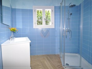 Shower, hair dryer, towels - Casa Encinar, villa with garden and private pool (Sa Pobla)