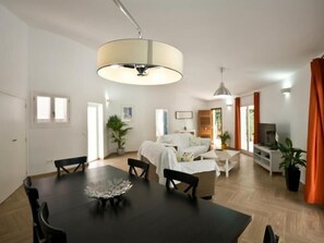 TV - Casa Encinar, villa with garden and private pool (Sa Pobla)