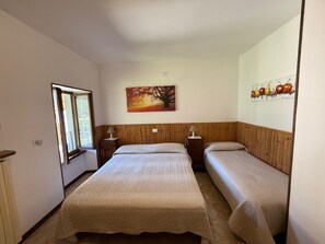 2 bedrooms, iron/ironing board, bed sheets
