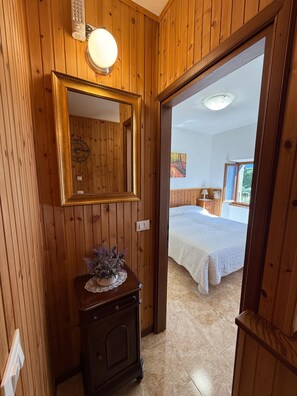 2 bedrooms, iron/ironing board, bed sheets