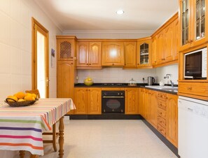 Enjoy cooking in this kitchen with oven and dishwasher.
