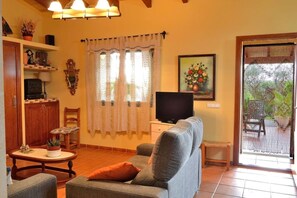 TV - Sant Vicenç 022 traditional finca with private pool, spacious garden and WiFi (Muro)