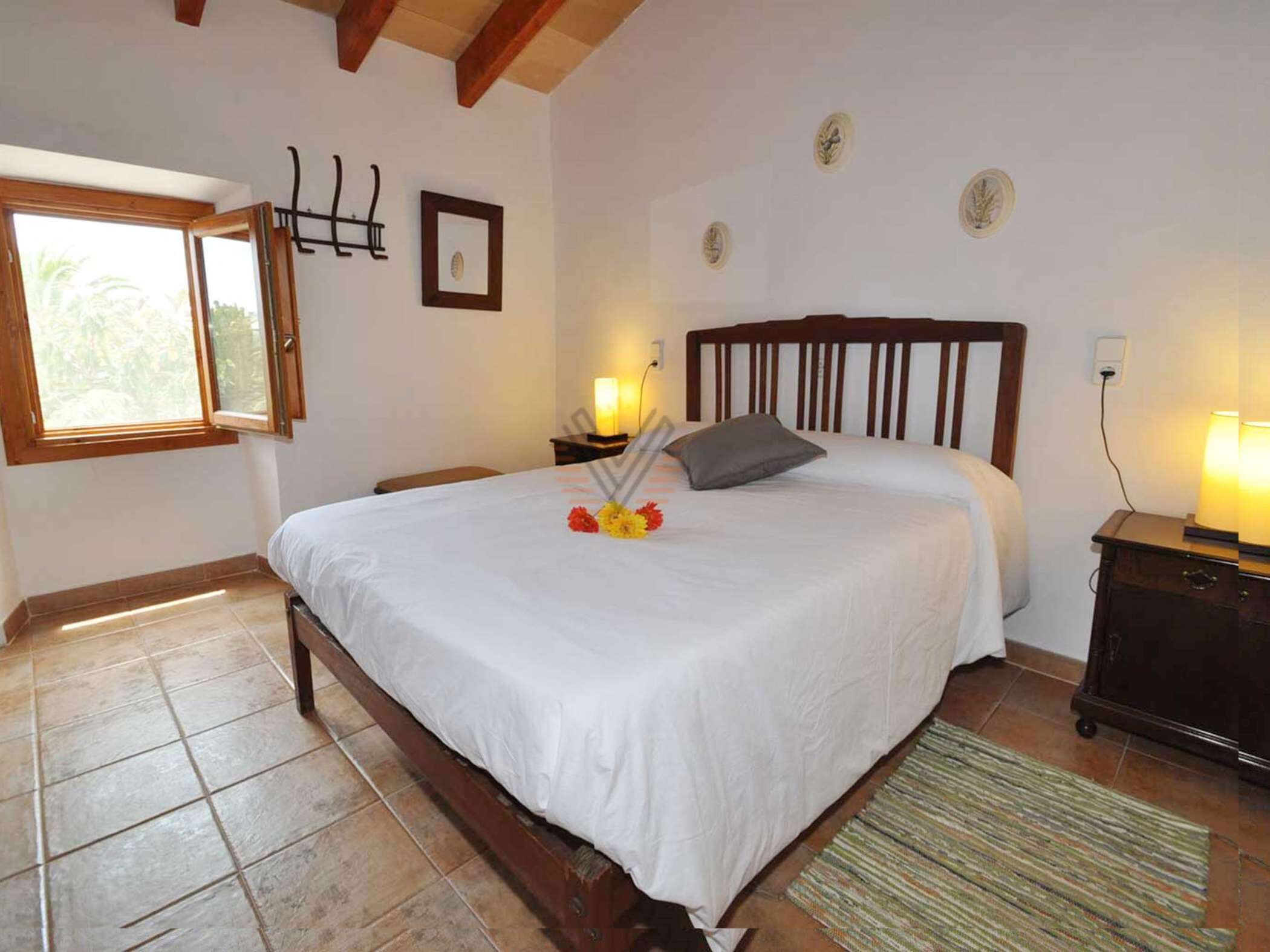 4 多间卧室、熨斗/熨衣板、上网接入、床单