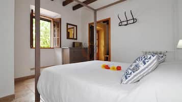 4 dormitorios, tabla de planchar con plancha, Internet y ropa de cama