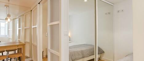 1 bedroom, iron/ironing board, free WiFi