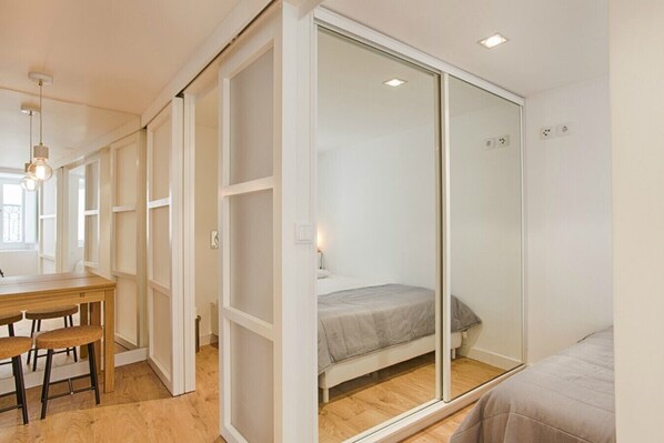 1 bedroom, iron/ironing board, free WiFi