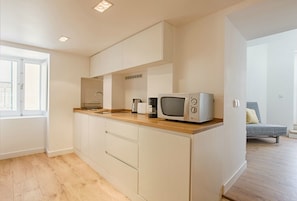 Fridge, microwave, dishwasher, coffee/tea maker
