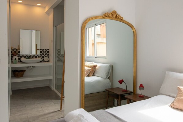 2 bedrooms, Internet, bed sheets - Singular Stays Roger de Flor (València)