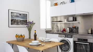 Fridge, microwave, oven, coffee/tea maker