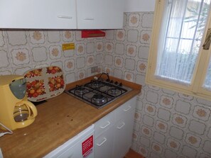 Fridge, microwave, stovetop, cookware/dishes/utensils