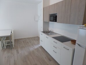 Fridge, microwave, dishwasher, coffee/tea maker