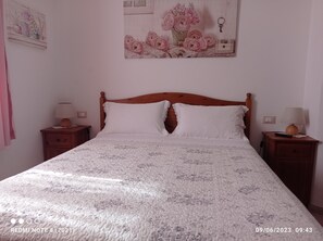 1 bedroom, iron/ironing board, travel cot, free WiFi