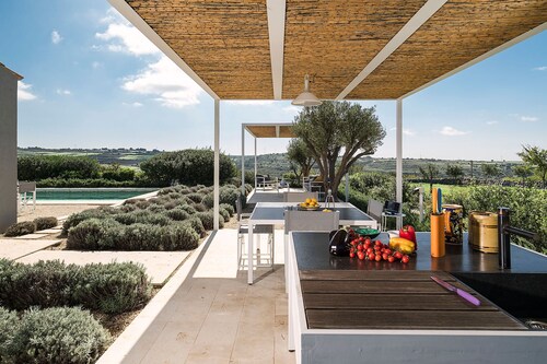 Designer country villa with pool in Ragusa, Sicily