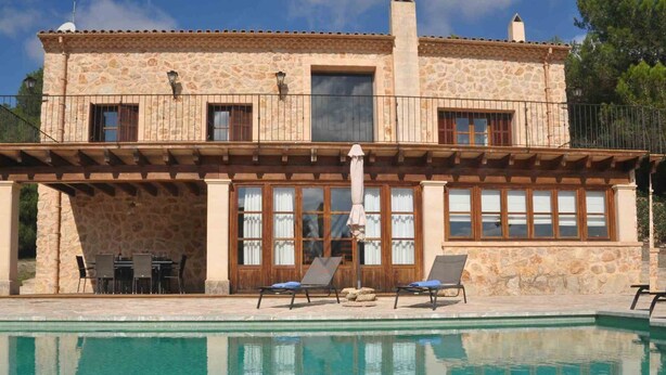 A stone building with a pool, outdoor seating, and a covered patio area. - Son Horlandis, Country house in Petra, Mallorca (Petra)