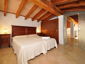 4 chambres, fer et planche à repasser, accès Internet, draps fournis