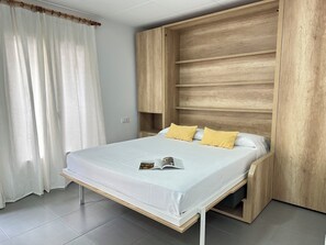 Fer et planche à repasser, Wi-Fi gratuit, draps fournis