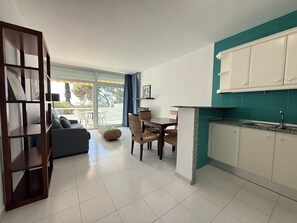TV - Agi Almadraba 2101 Apartamento for rent in Roses Girona. (Rosas / Roses)