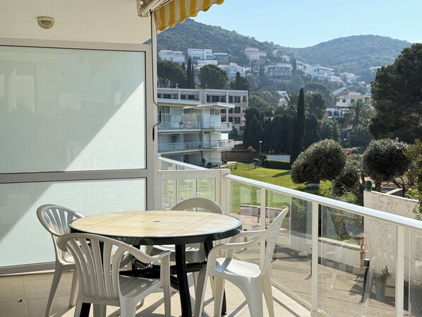 تناول الطعام بالخارج